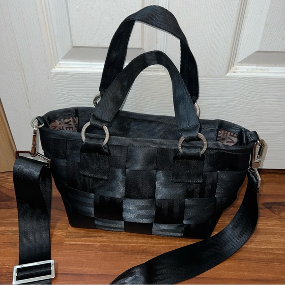 Harveys seatbelt carriage ring black with star charm - Picture 3 of 14